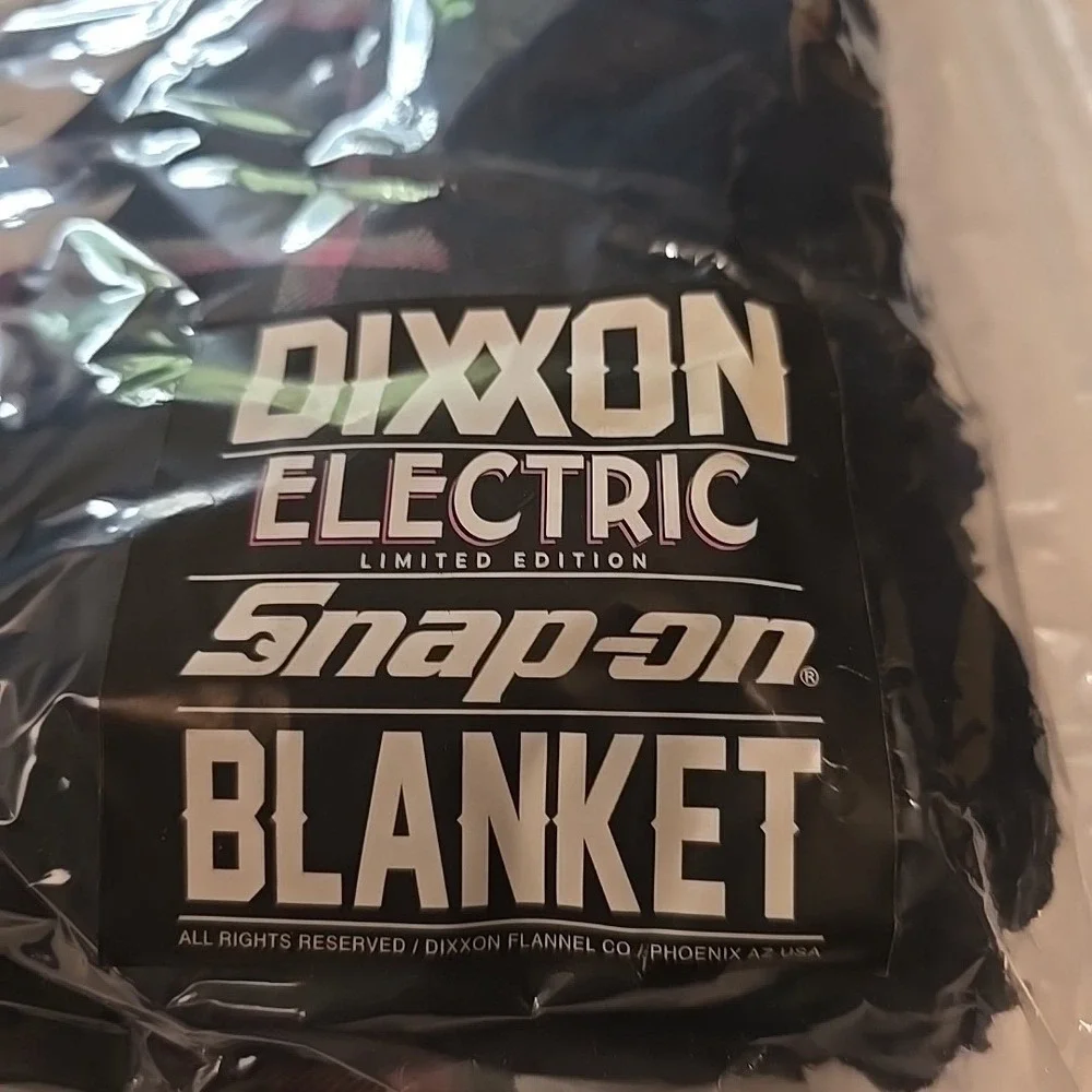 Snap-On Dixxon Limited Edition Electric‎ Throw Blanket Pink New Unopened 2025
